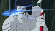 Darui interceptando a Kisame con una shuriken electrificada