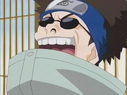 Shino sorrindo