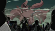 Kurama devastando Konoha enquanto os shinobi da vila tentam repeli-lo.