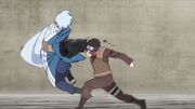 Shinki golpeando a Mitsuki