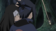 Sasuke recevant le sceau maudit