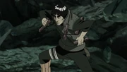 Might Guy usando uma ferramenta ninja para ajudar em seu taijutsu.