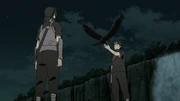 Itachi, Shisui'nin gözünü kabul etti.