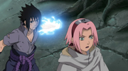 Sasuke tratando de apuñalar a Sakura con su Chidori