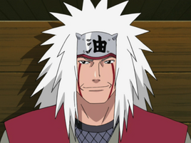 Pięćdziesięcioletni, uśmiechnięty Jiraiya ubrany w czerwone haori nałożone na zielone kimono, nałożone z kolei na siatkowany pancerz. Na jego czole znajduje się ochraniacz na czoło z rogami i znakiem „油”, a na twarzy namalowane są czerwone linie idące od oczu do szczęki