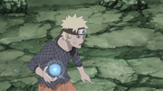 Naruto creando un Rasengan con una mano