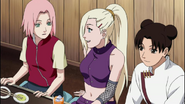 Tenten, Ino e Sakura durante um encontro entre garotas.