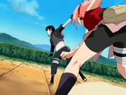 Sakura golpea a Sai por insultar a Sasuke