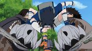 Sasuke Naruto'yu Kurtarır