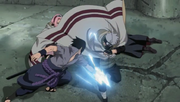 Kakashi protege a Sakura del ataque de Sasuke