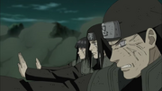 Os Hyuga defendem Naruto