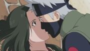 Kakashi besa accidentalmente a Hanare