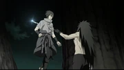 Madara fere Sasuke fatalmente.