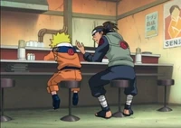 Первая встреча Наруто и Ируки в Рамен Ичираку.