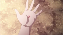 Pieczęć w lewej dłoni Sumire.