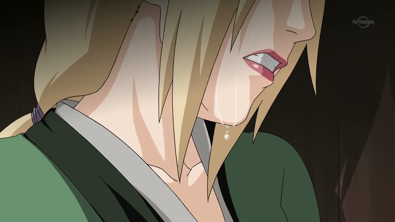 Qué estaba haciendo Tsunade que no acompañó a Naruto cuando se convirtió en  Hokage?