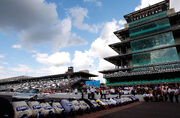 2009 Indianapolis NSCS 48 team kisses the bricks