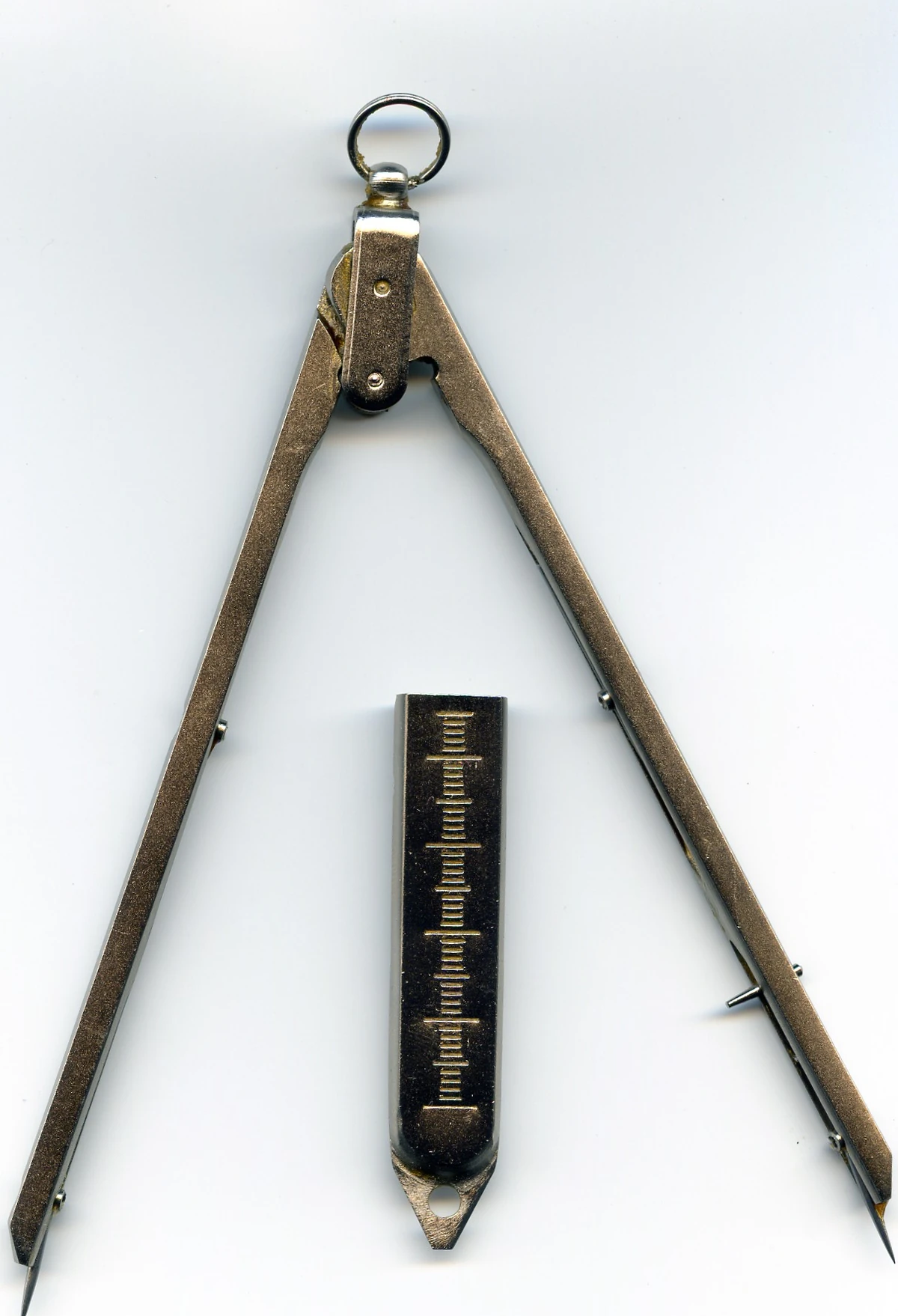 как называется морской измерительный инструмент. секстан навигационный прибор. штурманские секстант. прибор для измерения широты. штурманский циркуль.