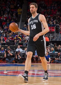 Gasol during a Spurs game in December 2017.
