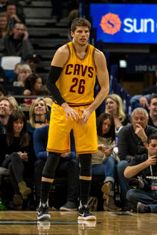 Kyle Korver with winter coat and without «