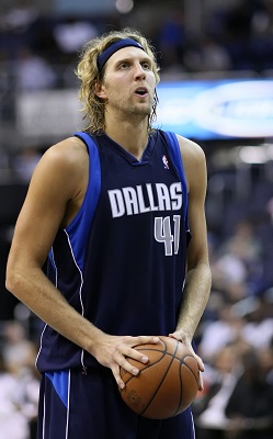 Dirk Nowitzki's injured finger might be a critical factor in Game 2 of the  NBA Finals. - ESPN