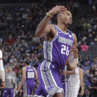 Bazemore with the Kings.