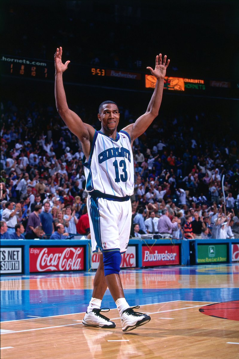 Hornets to Bring Phills' Retired Jersey Back to Charlotte