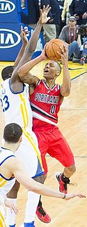 Damian Lillard shoots over Draymond Green
