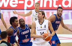 Nowitzki playing for Germany in 2015.