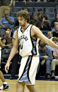 Gasol playing for the Grizzlies.