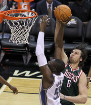 Andrew Bogut block shot