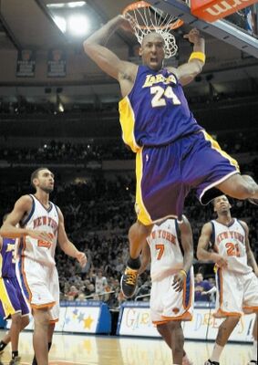 Kobe Dunking.jpg