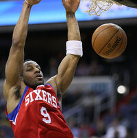 Andre dunks
