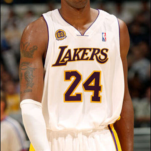 Los Angeles Lakers Kobe Bryant bites his jersey in his last game