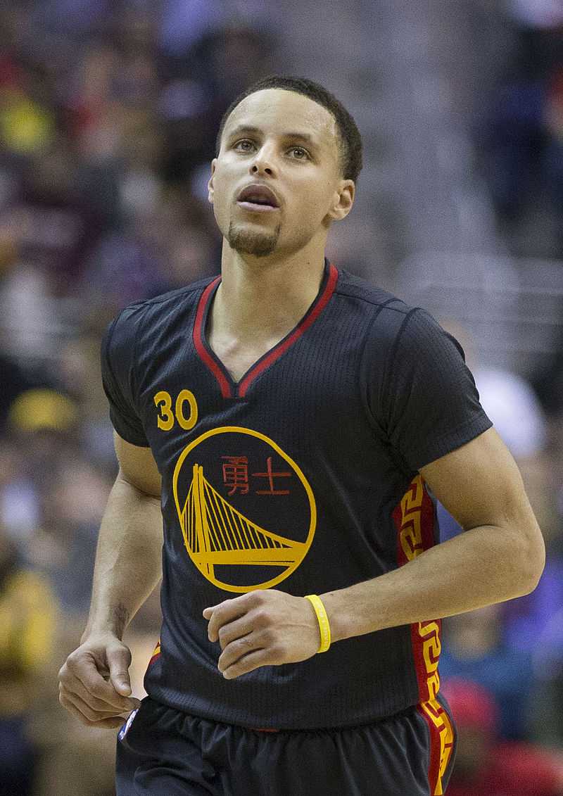 Steph Curry honors Warriors legends by wearing their jerseys