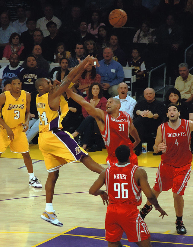 Robert Horry Explains Why Kobe Bryant's Statue Has To Be Like 'Two-Face', Fadeaway World