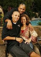 Steph curry mom and dad what