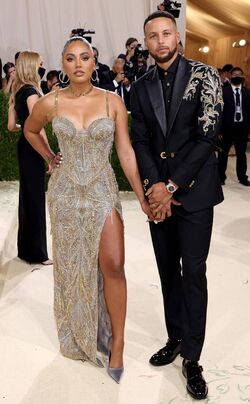 Rs 634x1024-210913163856-634-Stephen-Curry-Ayesha-Curry-2021-Met-Gala-Red-Carpet-Fashion-Arrivals