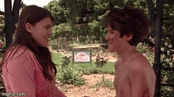 Ned and Moze kiss in the rose garden
