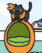 Hermeowne's alternate costume while on the Egg Bed (Orange).