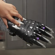 BlackPatherPowerSlash prime.jpg (86 KB) The Black Panther Panther Slash being primed.