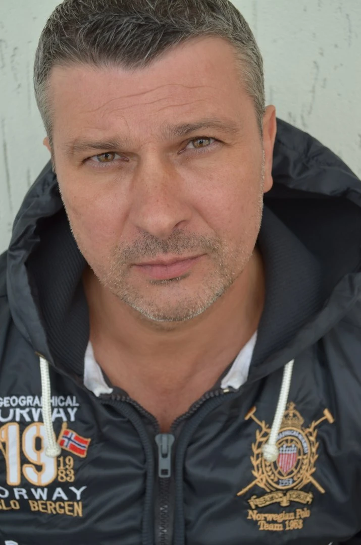 Мордвяне мужчины. Лицо мужчины 43 лет. 43 года открытка с днем рождения. Мужу 43. Мужчина 43 года добрый.