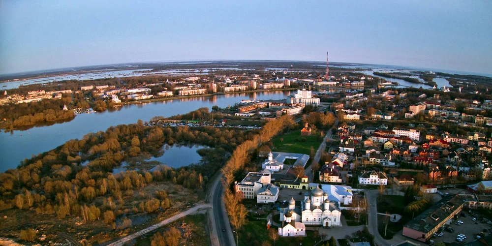 река волхов новгородская область. великий новгород кремль река волхов. волховский мост великий новгород. город волхов ленинградской области фото. великий новгород кремль река волхов.