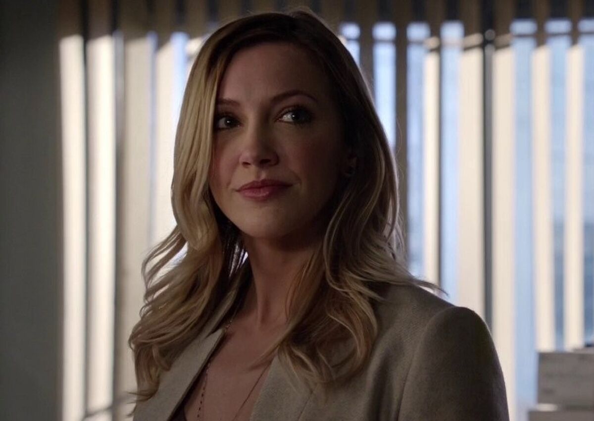 Laurel Lance Earth 180 New Arrowverse Wiki Fandom 6383