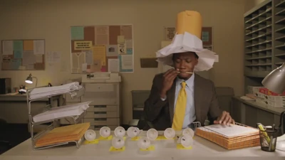 Winston w nowej pracy (1x07 Dzwonki)