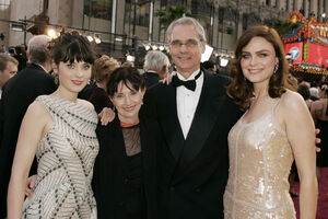 Zooey-Deschanel-At-The-77th-Academy-Awards-24of24