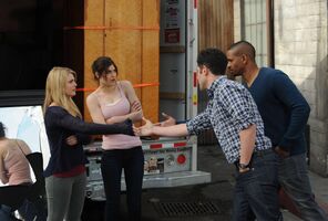 Alexandra-daddario-new-girl-season-3-episode-20-mars-landing-photos 2