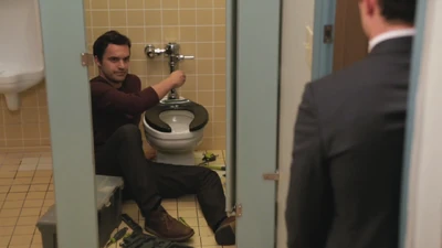 Nick naprawia toaletę (1x07 Dzwonki)