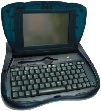 Apple eMate 300 クリアグリーン Apple's Rare eMate 300 Turns Up on eBay Priced at $8500