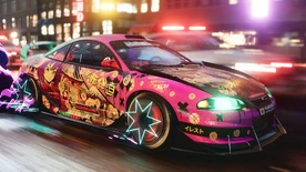 Mitsubishi Eclipse (2G) GSX con un diseño itasha escapando de la policía.